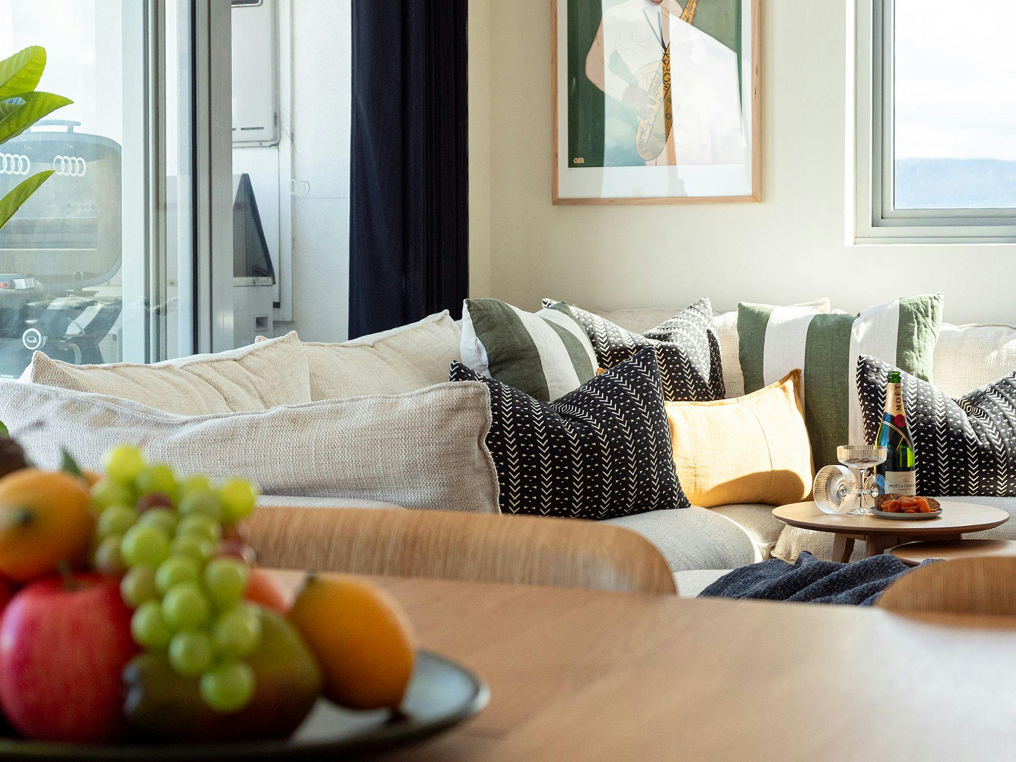 Burelli Beauty | Open plan Dining area | Lounge area 