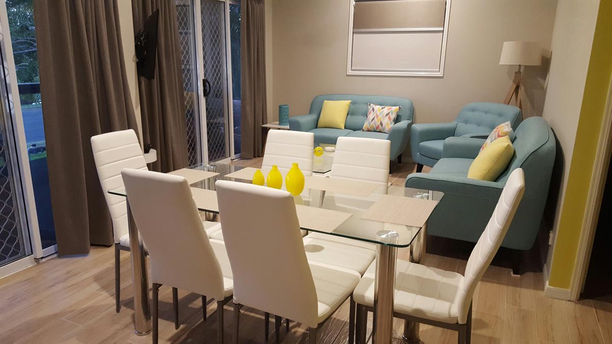 Riverview Cottage - dining