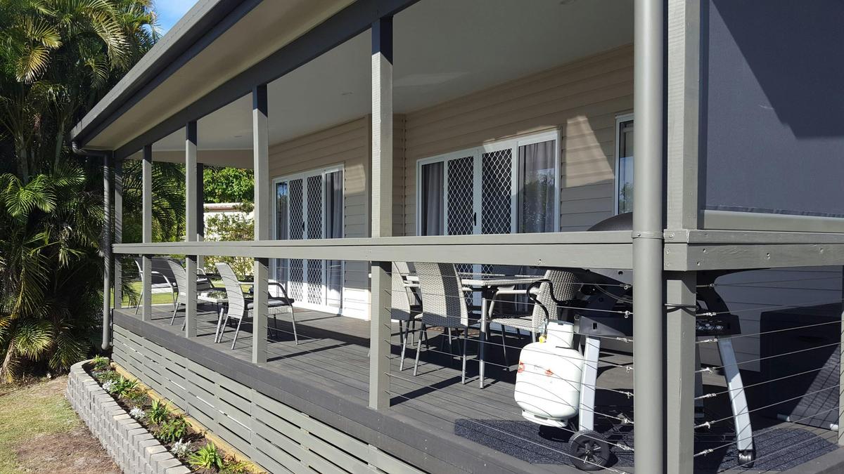 Riverview Cottage - front deck