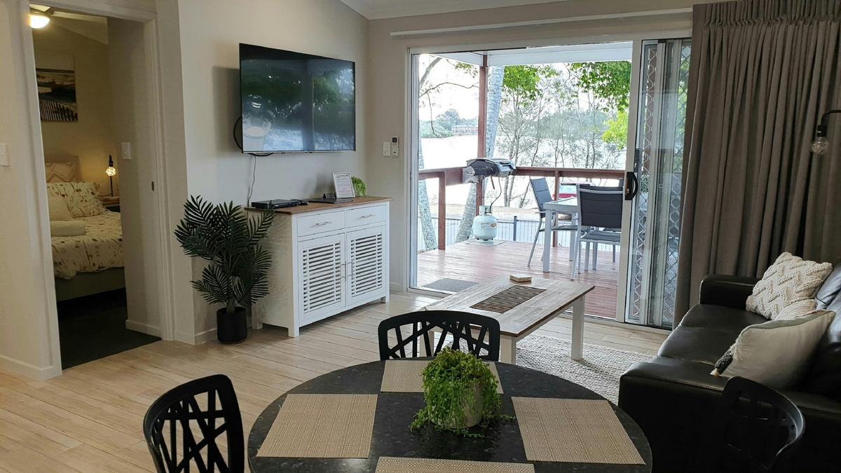 Riverview Cabin - Dining