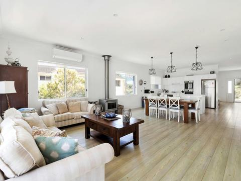 Caroline’s Beach House by Experience Jervis Bay