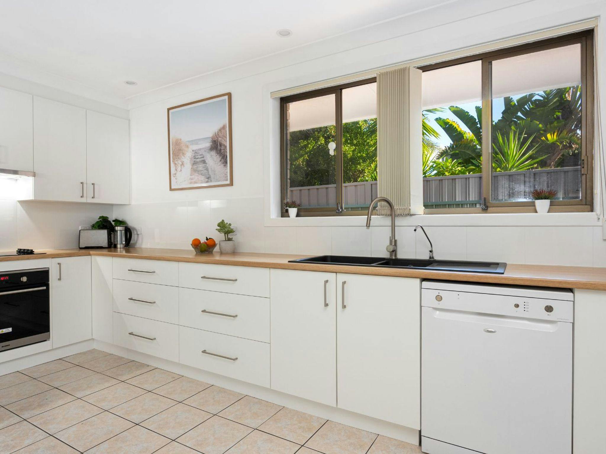 Coastal Crush | Chef's Kitchen | 4km to Callala Bay Shopping Centre