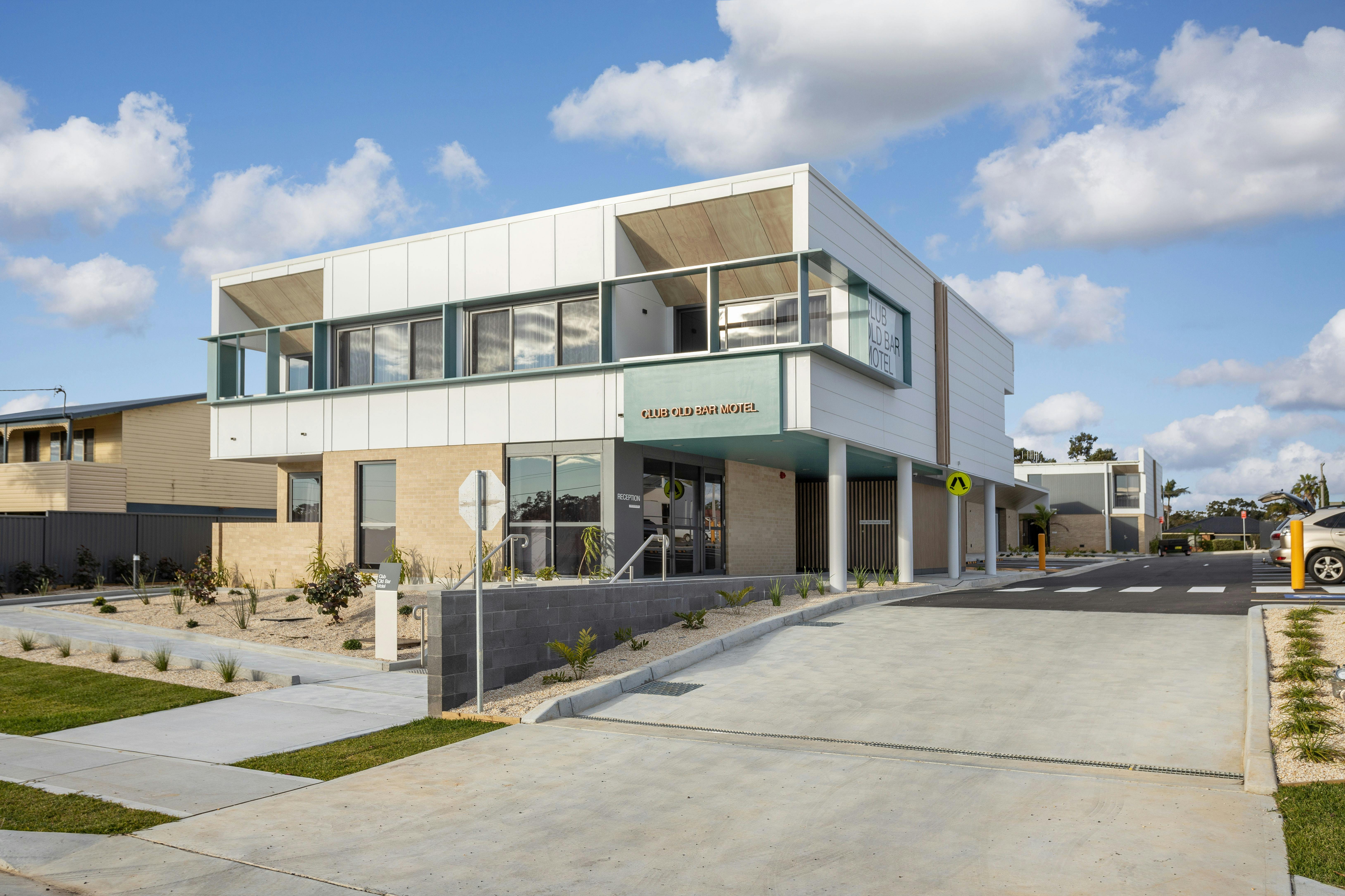 Club Old Bar Motel from Waterman St