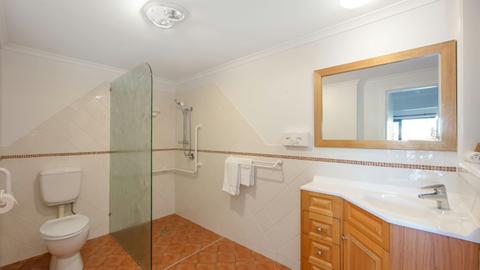 Courtyard villa bathroom