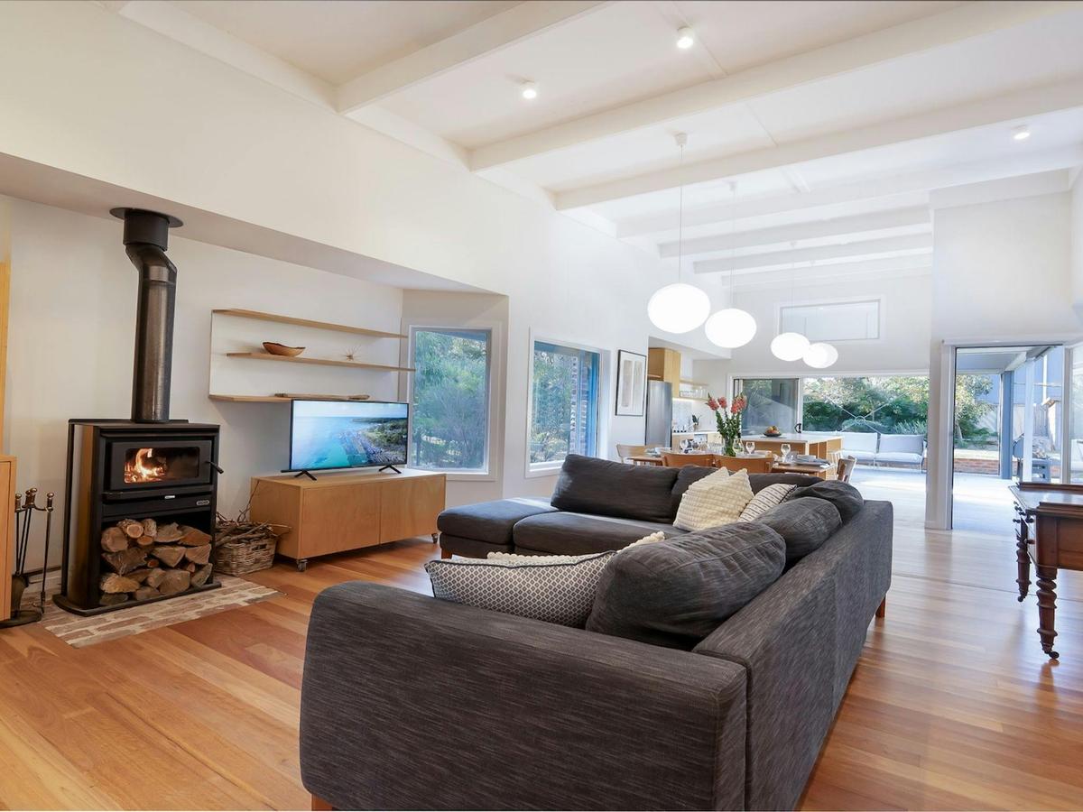 Buwarla House | Stylish Living Area | Wood Fireplace 