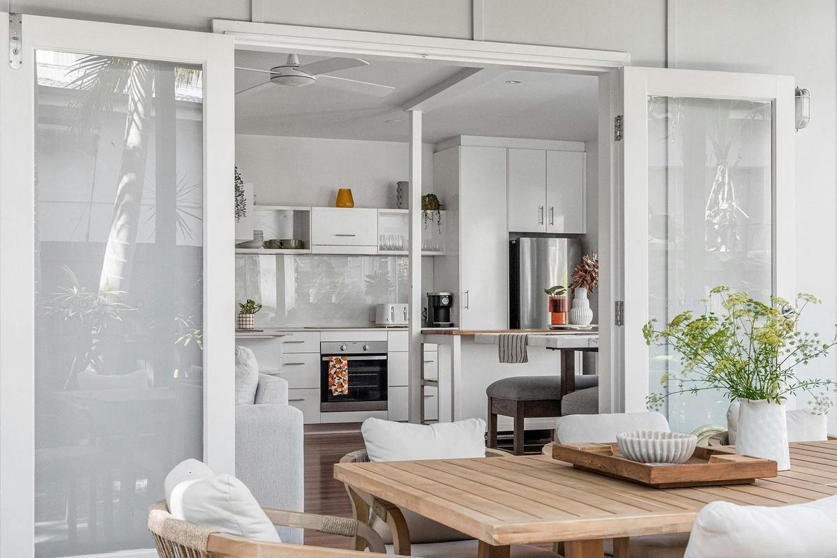Cape Cottage - Byron Bay - Outdoor Dining Area b