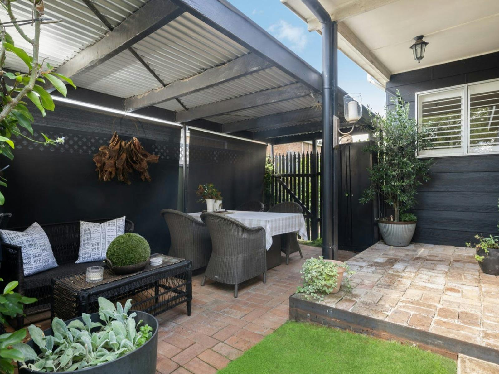 Outdoor dining area at Stylish Luxe Villa