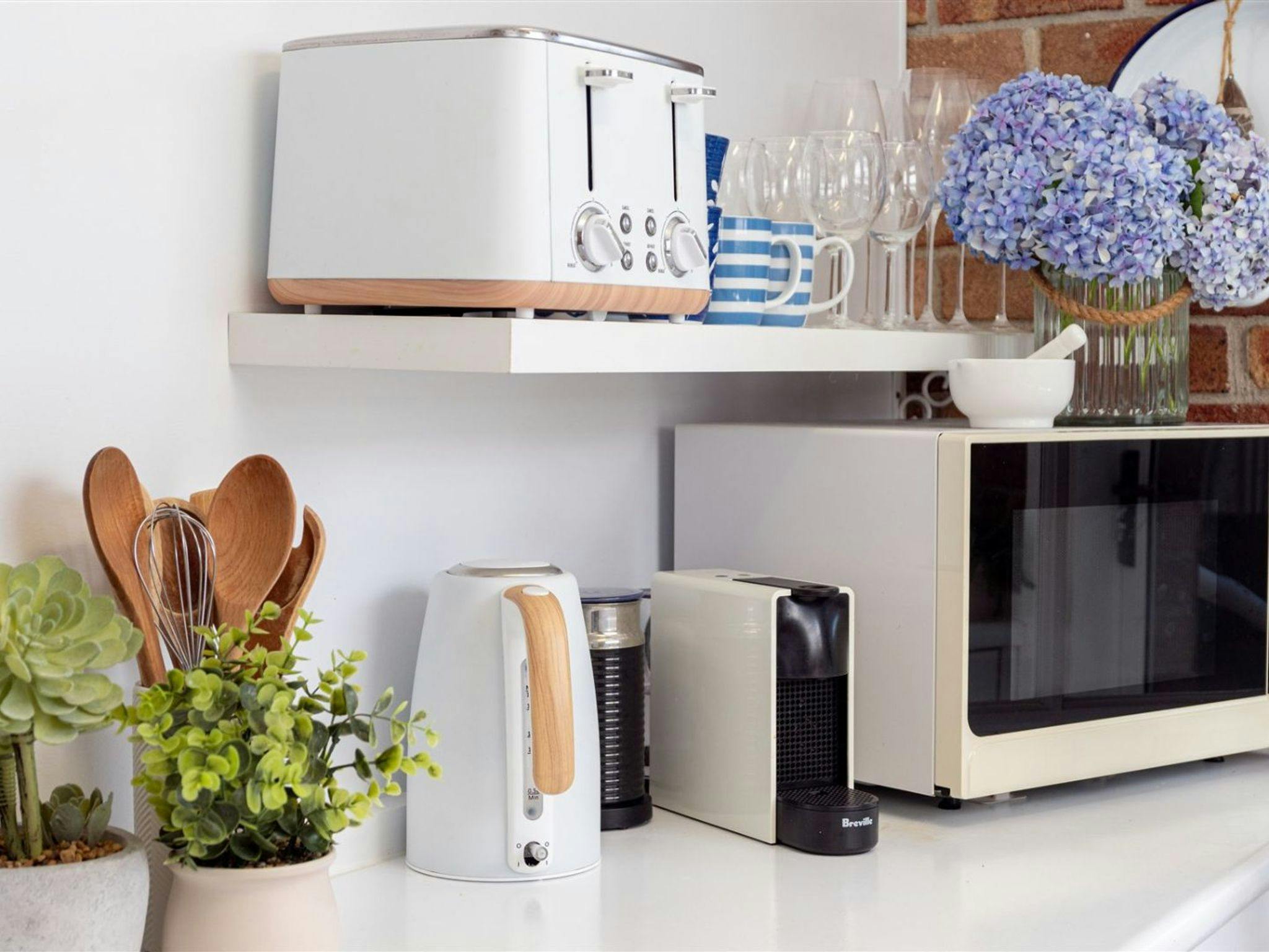 Burra Beach Shack | Modern kitchen