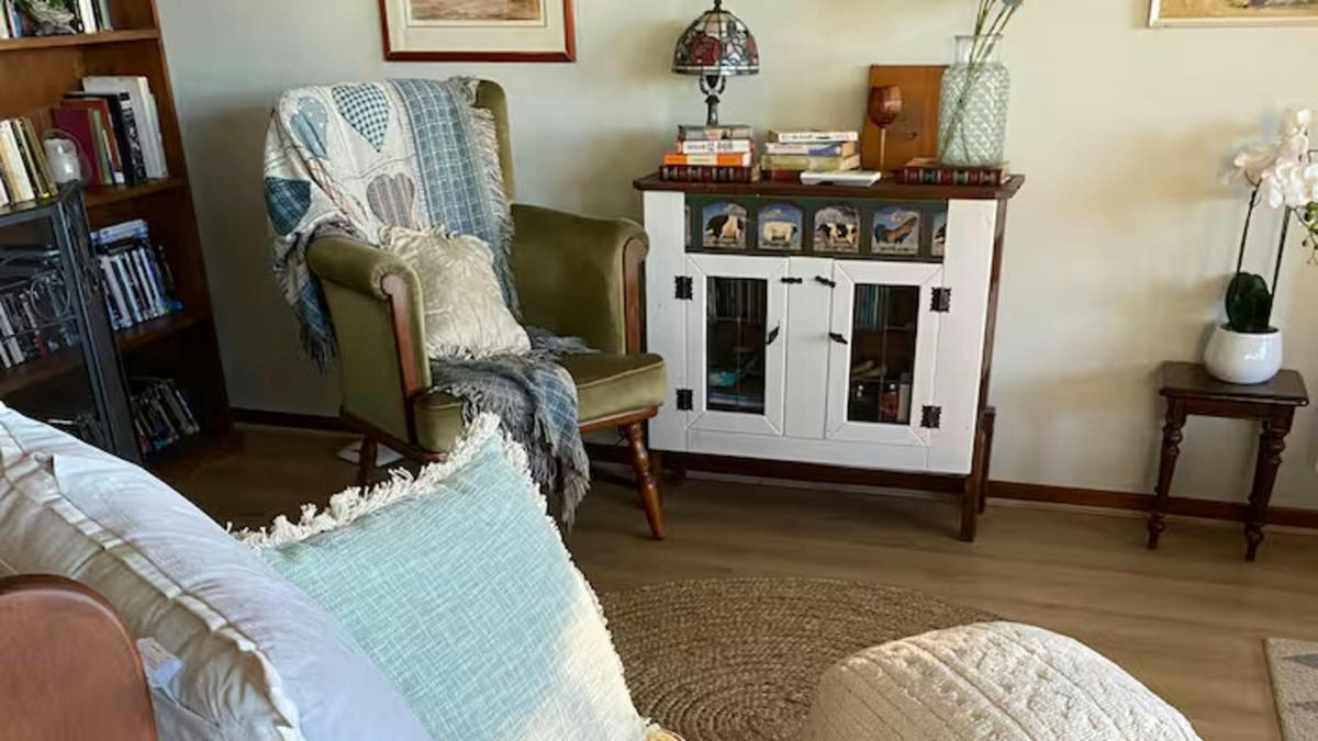 Rustic Farm Cottage with Cascades