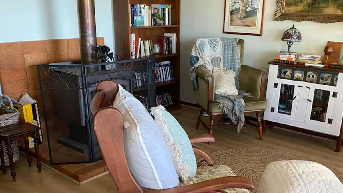 Rustic Farm Cottage with Cascades