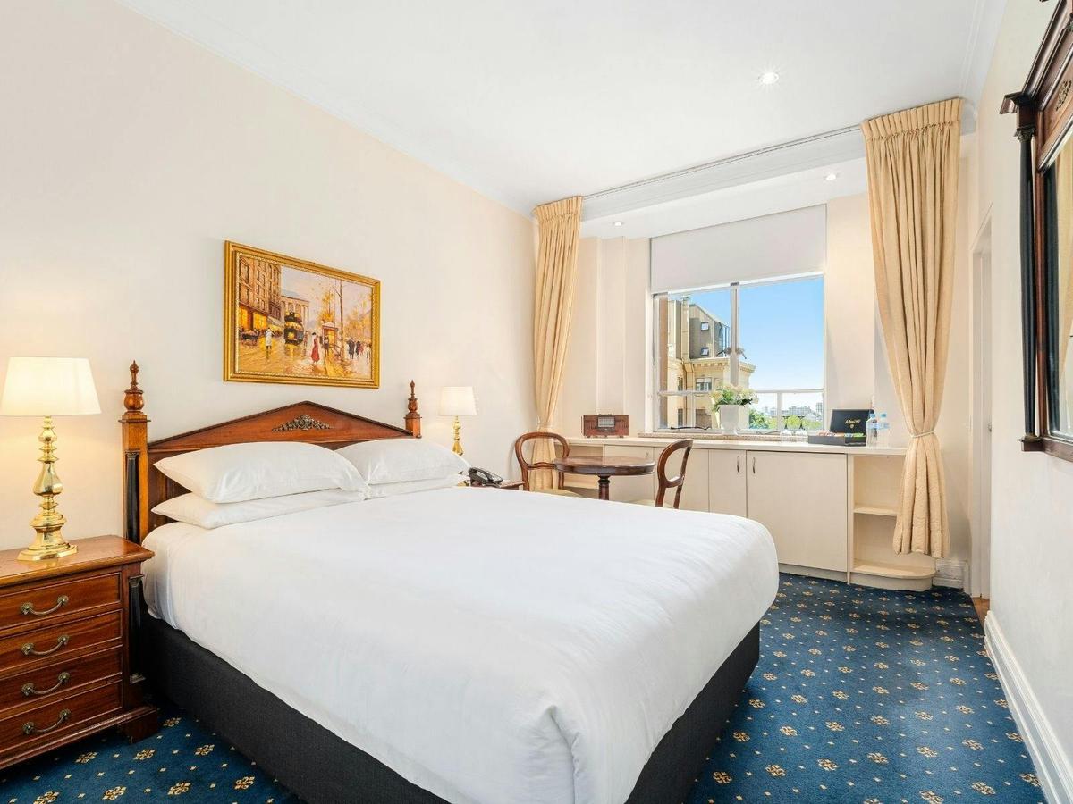 Deluxe Queen Room Castlereagh Boutique Hotel