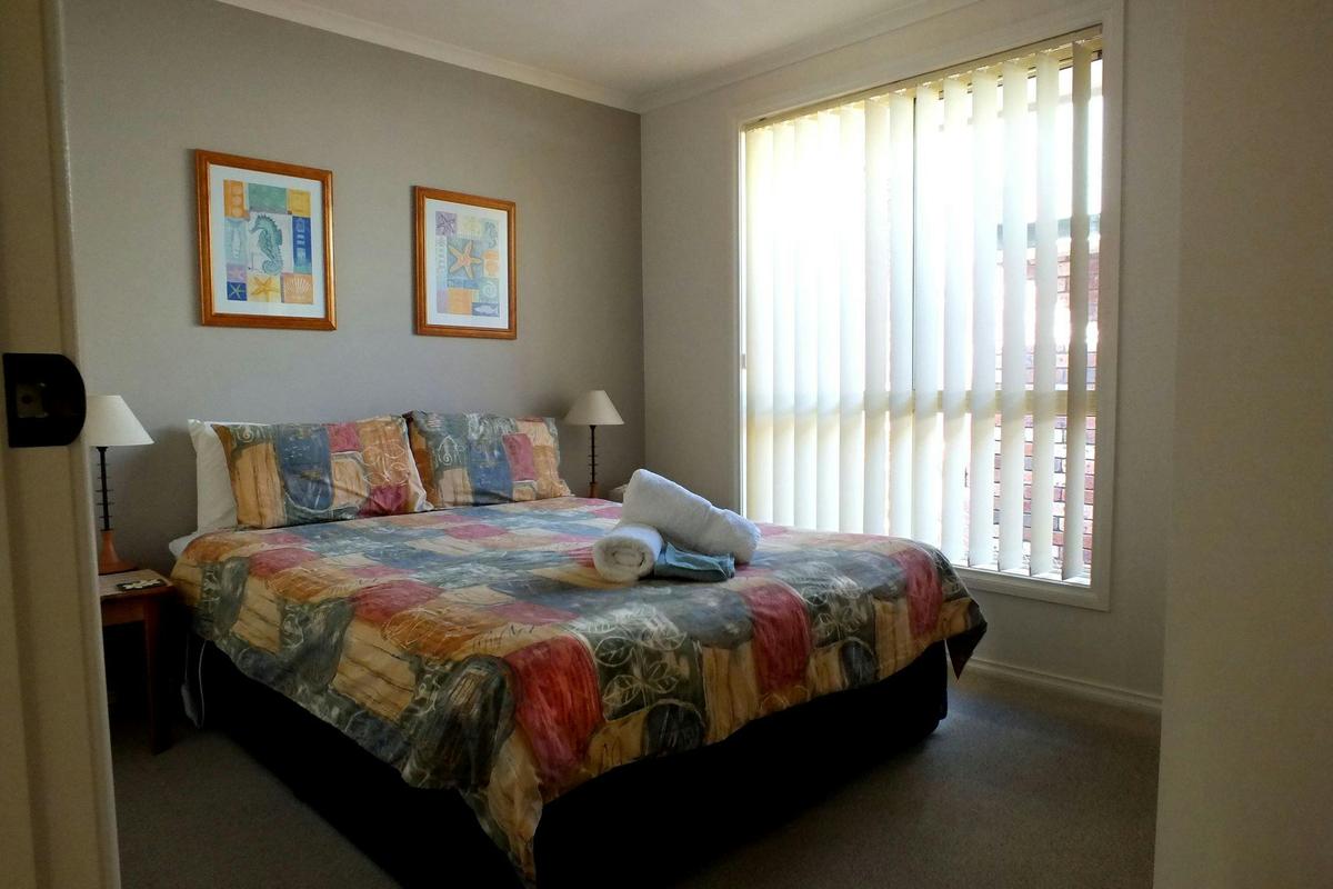 Townhouse 1 main bedroom