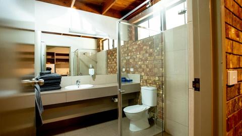 Deluxe Bathroom
