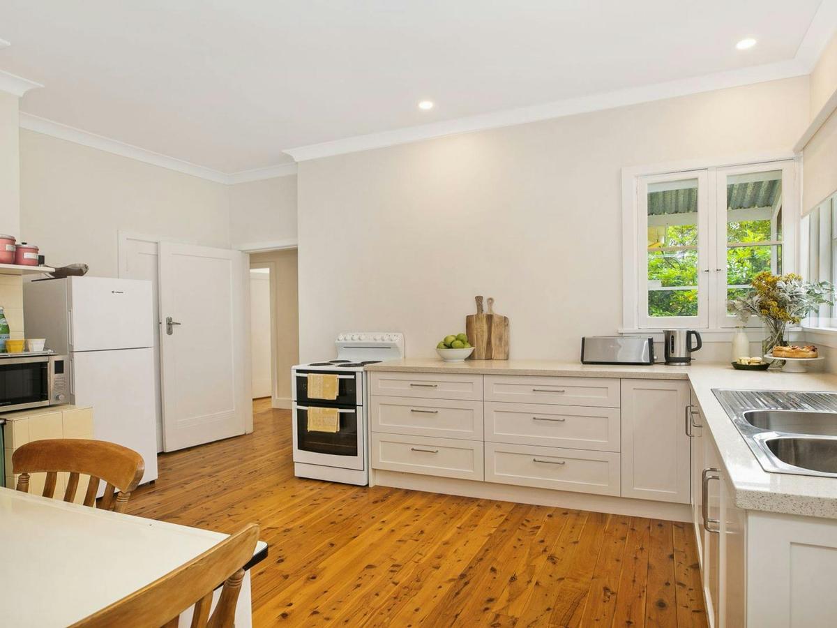 Dishwasher, Kitchen, Microwave Oven, Oven, Refrigerator