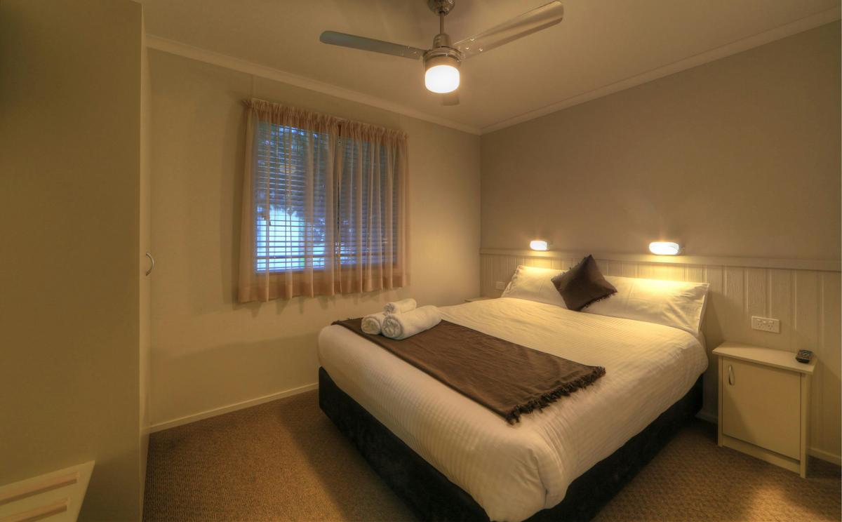 Deluxe Waterfront Villa - Main Bedroom