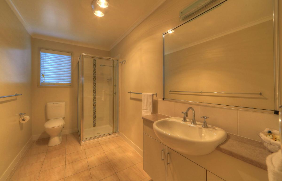 3 Bedroom Beachfront Villa - Bathroom