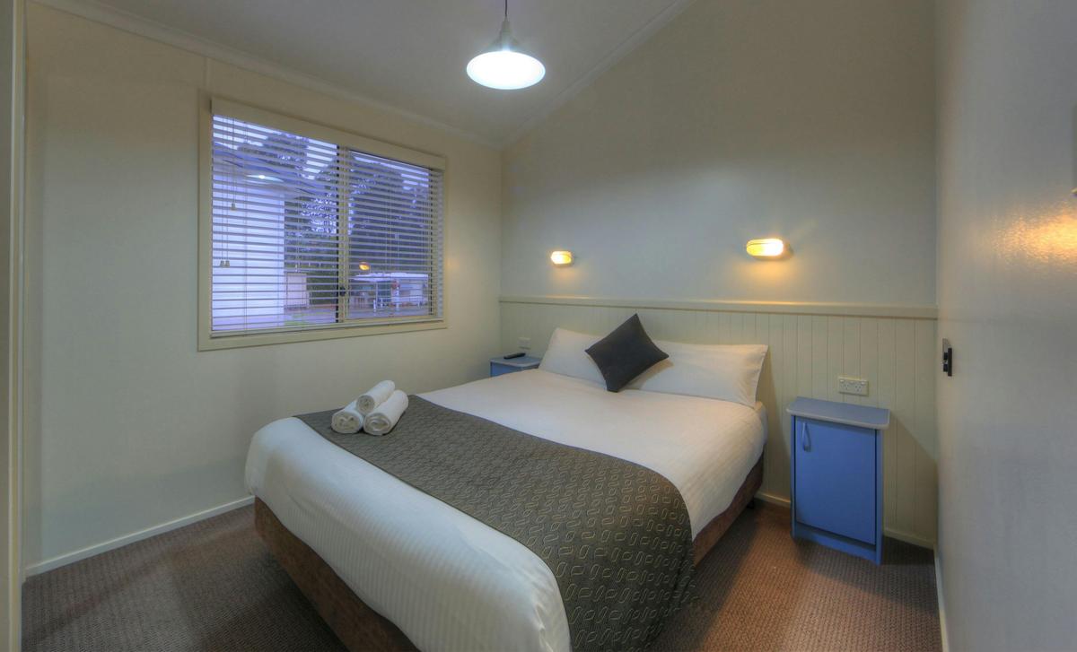 2 Bedroom Beachfront Villa - Main Bedroom