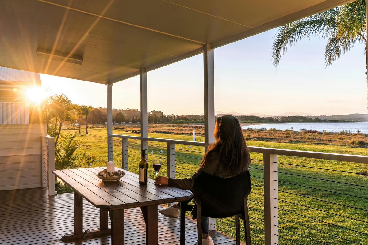 Clyde View Holidayb Park absolute waterfront villas Bate Mans Bay