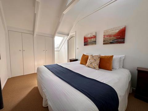 Charlesworth on the Park