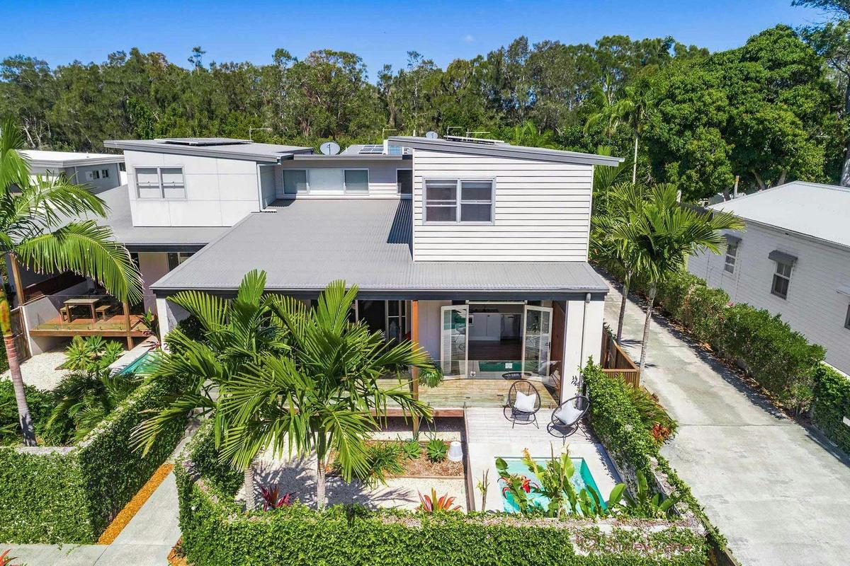 Clique 2 - Byron Bay - Front of House and Pool