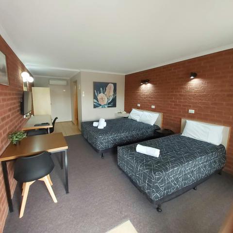 Country Mile Motor Inn