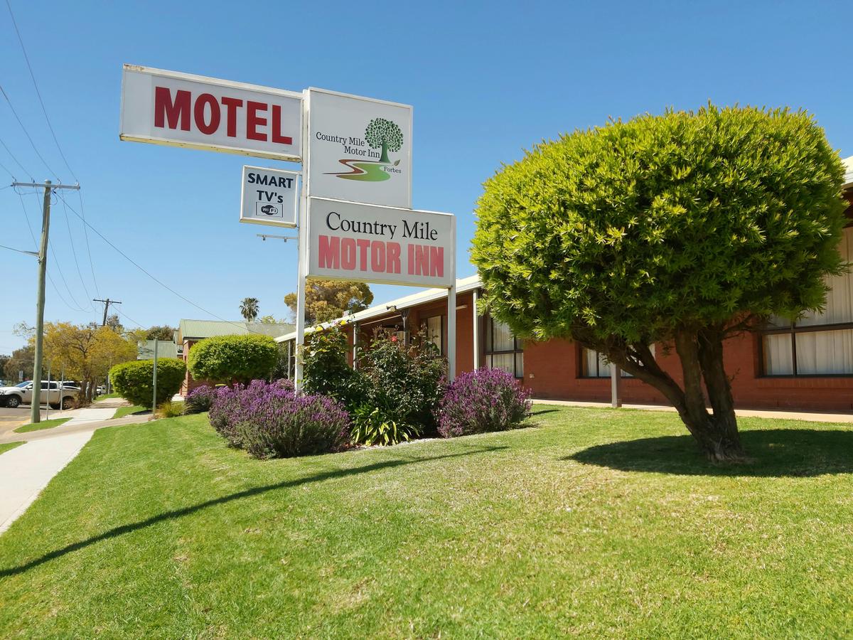 Country Mile front entrance sign