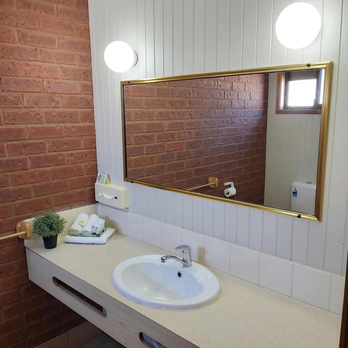 Country Mile vanity