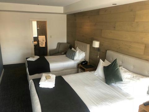 Crown Hotel Surry Hills - Superior Queen and Single Room