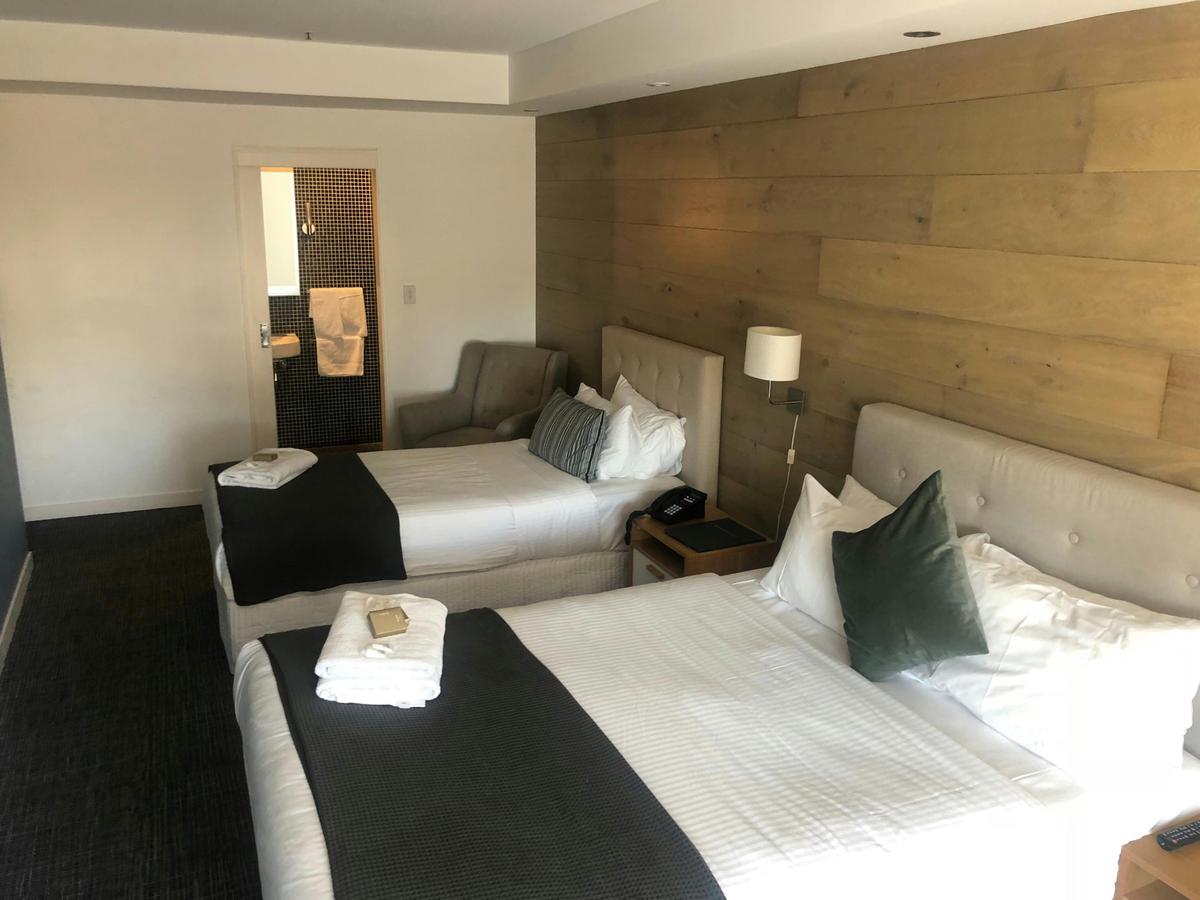 Crown Hotel Surry Hills - Superior Queen and Single Room