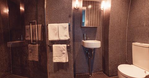 Crown Hotel Surry Hills - Superior Queen and Single Room - Bathroom