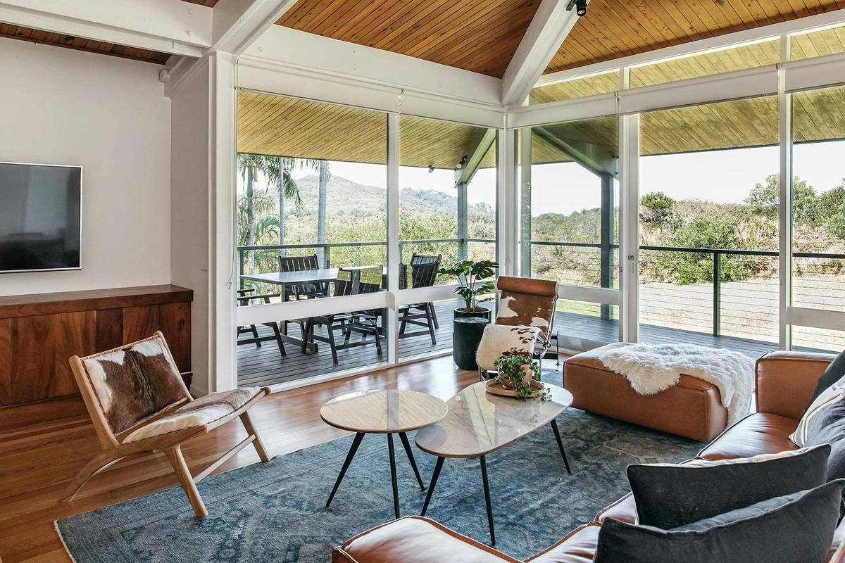 Cape Breeze - Byron Bay - Living Room flow to Deck and View b