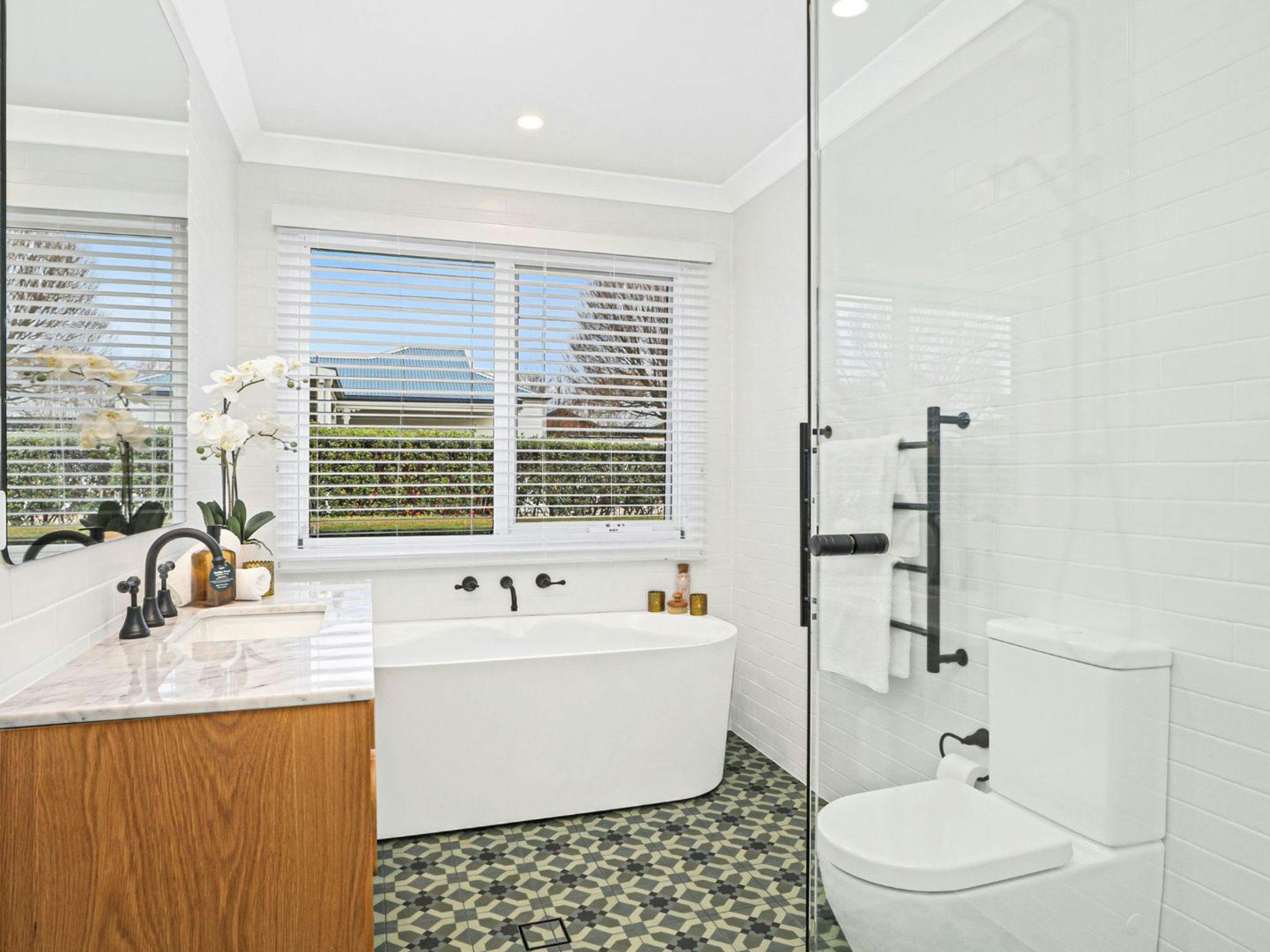 Coachwood Cottage | Main Bathroom | Modern Design with Bathtub