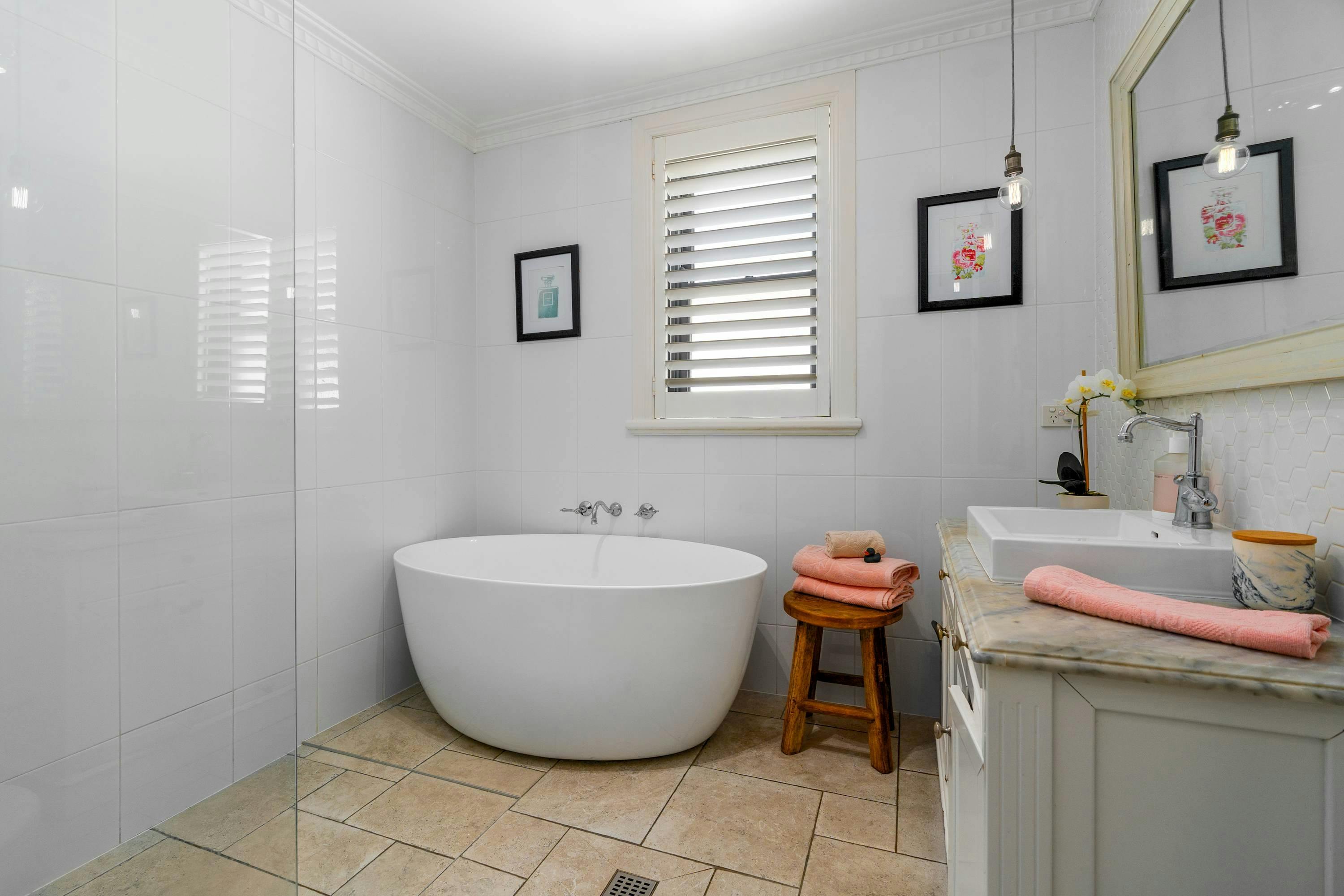 Bathroom at Clinton Charm - Stunning Heritage Home near CBD