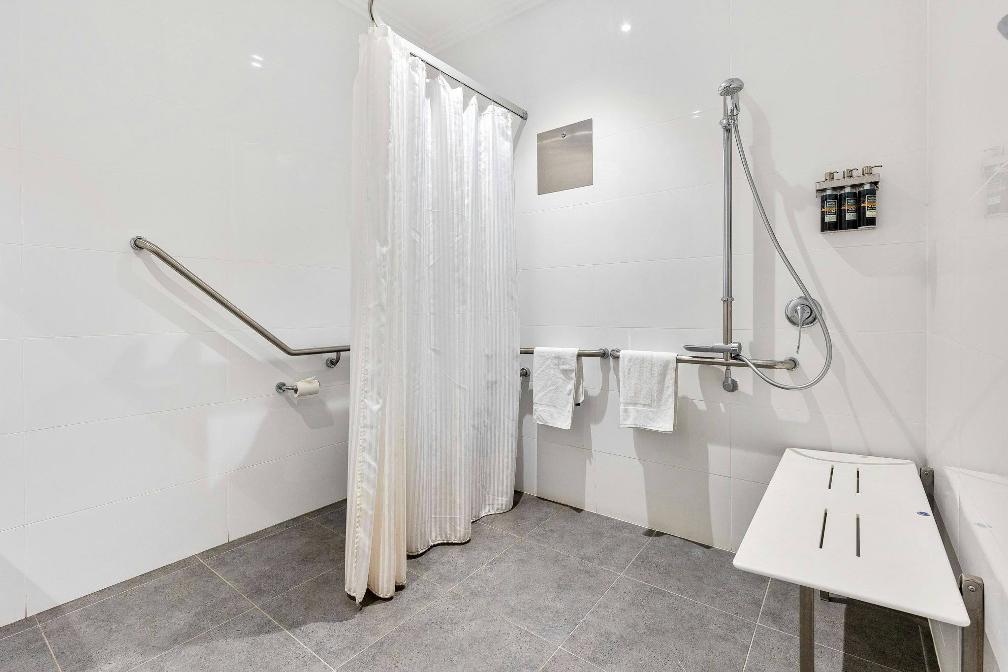 suite 1 bathroom