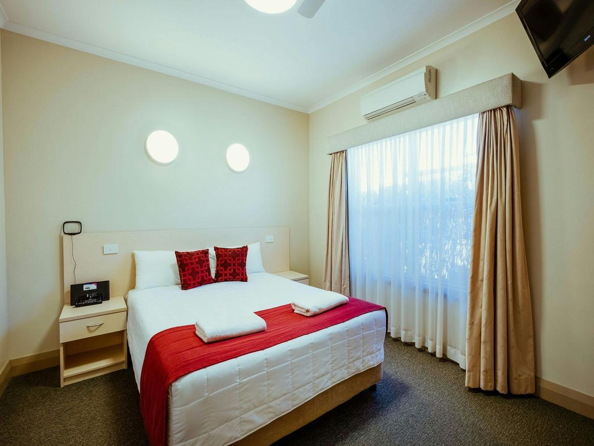 Club Motor Inn Spa Suite.