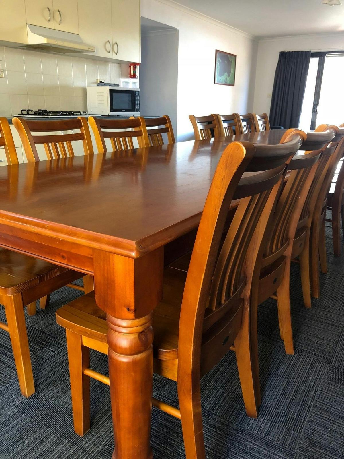 Pacific 2 dining for 16