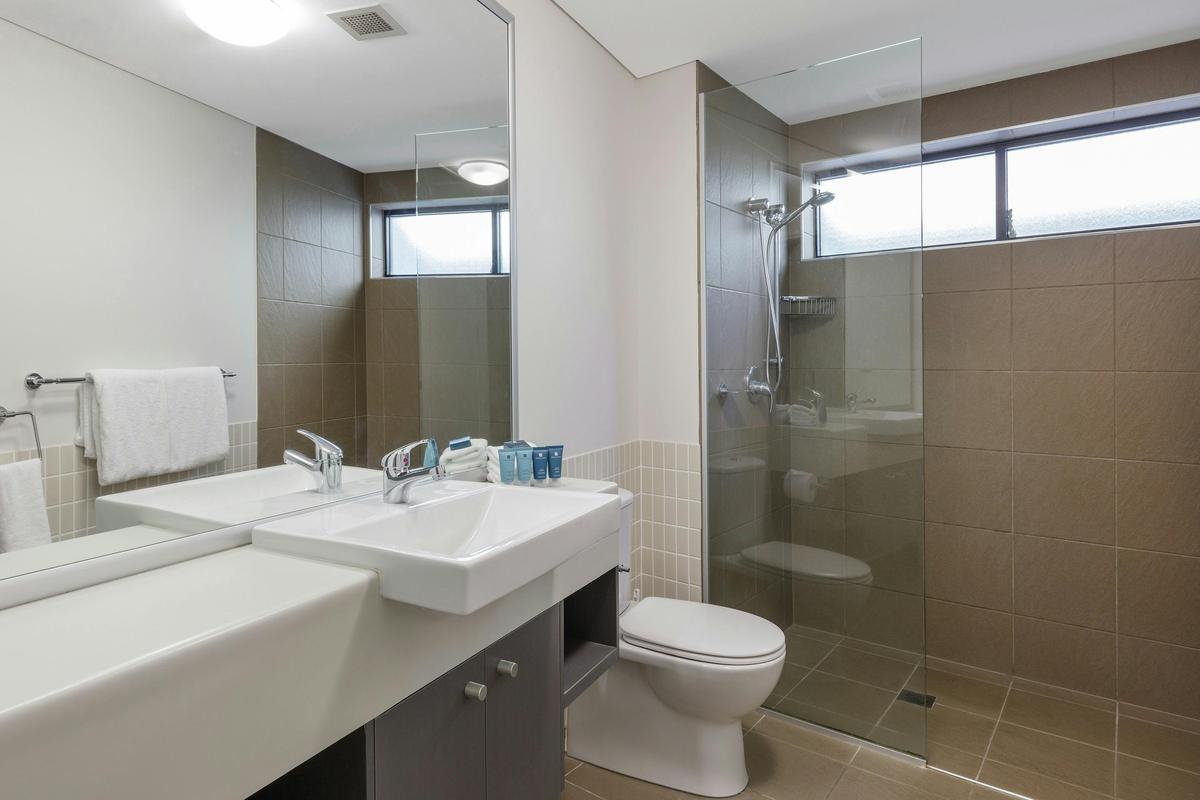 Club Wyndham Coffs Harbour One Bedroom deluce apartment bathroom