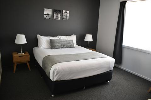 Colonial Motel and Serviced Apartments