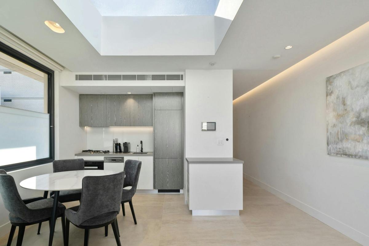 Modern coastal living at its best – discover this stunning property with breathtaking views.