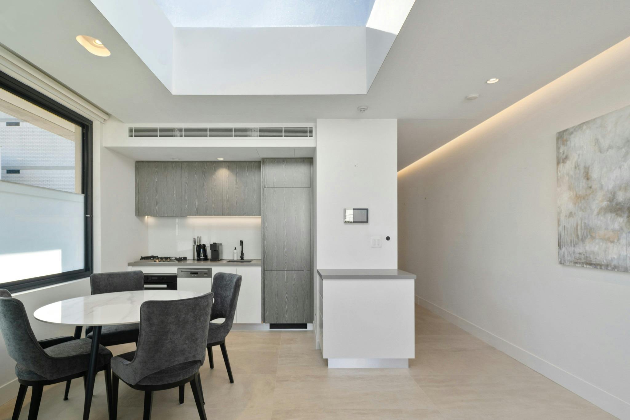 Modern coastal living at its best – discover this stunning property with breathtaking views.