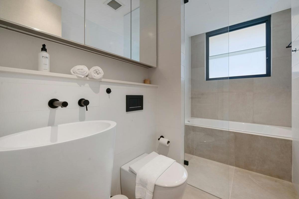 Modern coastal living at its best – discover this stunning property with breathtaking views.