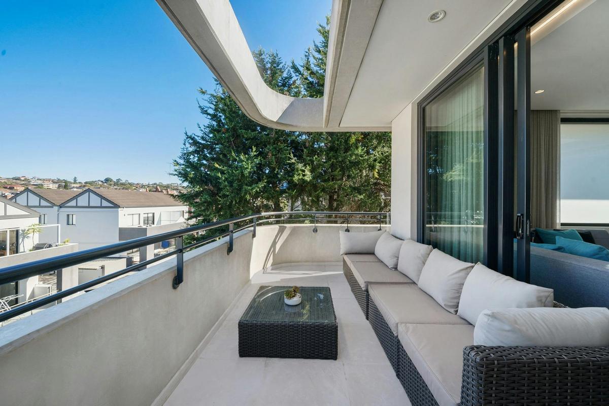 Modern coastal living at its best – discover this stunning property with breathtaking views.