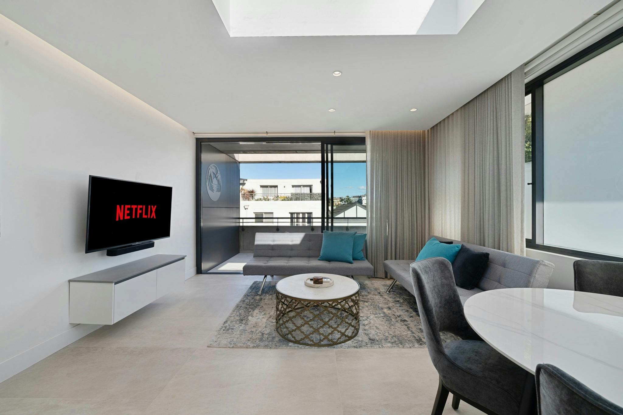 Modern coastal living at its best – discover this stunning property with breathtaking views.