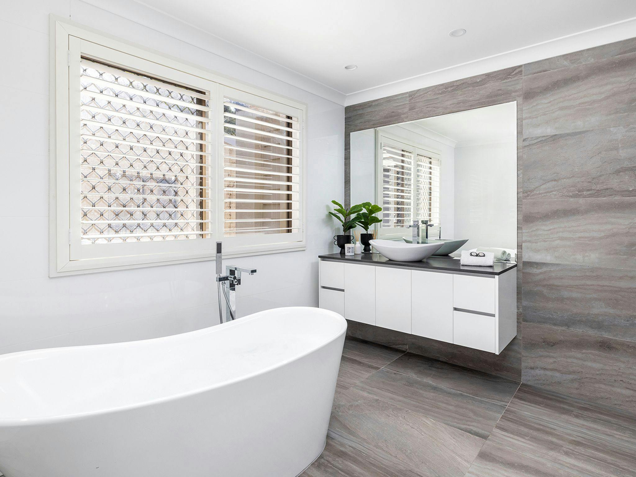 Main Bathroom | Bath | Shower