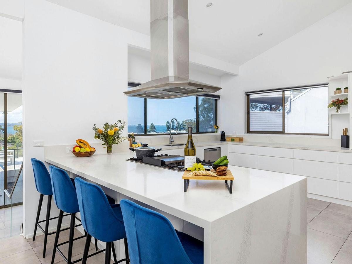 Coastal Breezes | Kitchen 