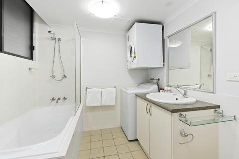 Club Wyndham Flynns Beach Studio bathroom