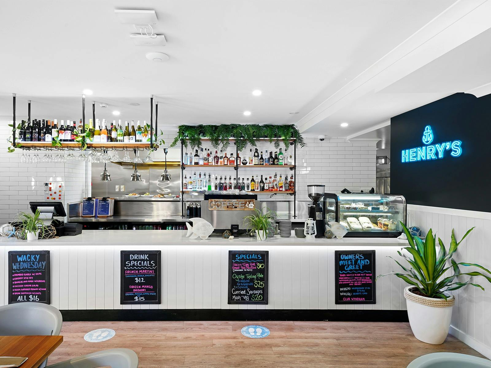 Henry's Restaurant and Bar