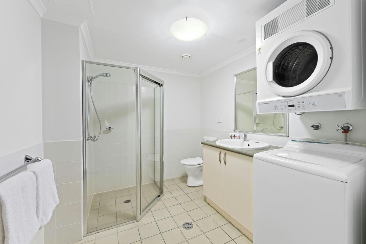 Club Wyndham Flynns Beach 3 Bedroom Bathroom
