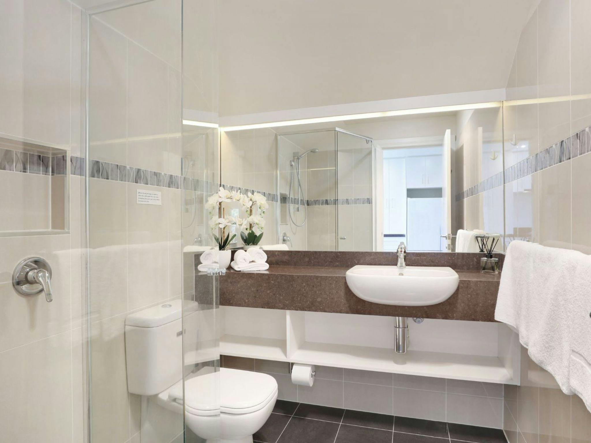 Centennial Views Apartment | Bathroom