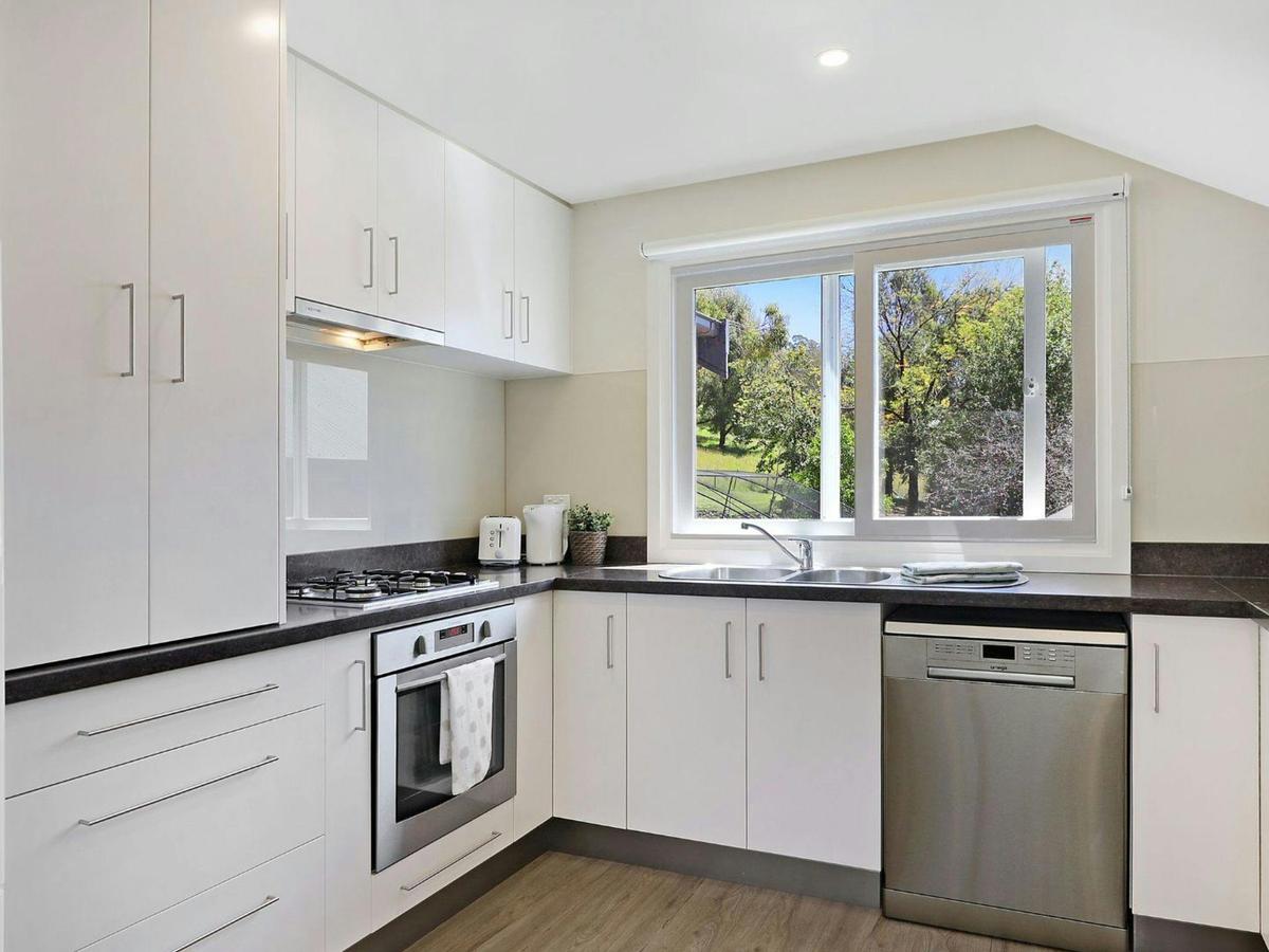 Centennial Views Apartment | Chef's kitchen